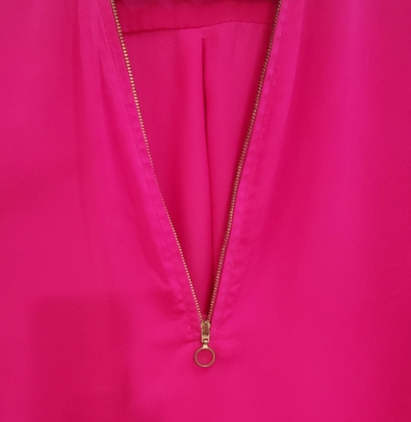 💚5/$25 Dynamite Bright Fushcia Pink Zip Up Short Sleeve Blouse Size XS - Picture 2 of 4